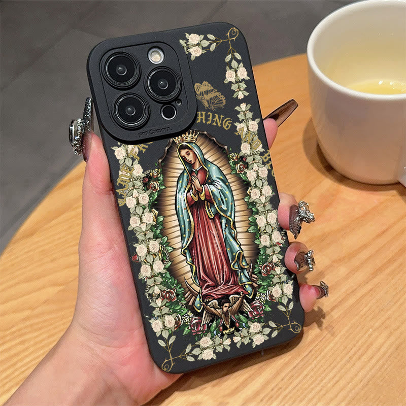 Christianartworkshop Coque de téléphone spirituelle Vierge Marie entourée de roses blanches - Noir (style cadre-anneau) - iPhone 16 Pro Max - image 5