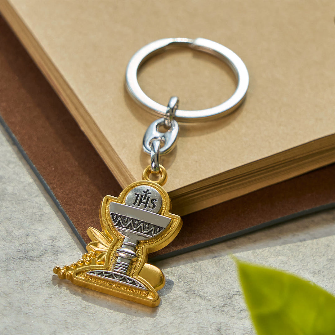 Christianartworkshop Porte-clés Calice sacré bicolore avec symbole IHS : Bénédictions empreintes de foi - Saint Calice - image 0
