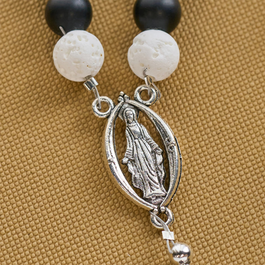 Christianartworkshop Bracelet et chapelet animalier en pierre de lave noire et blanche mate avec pendentifs chat et vache - image 7