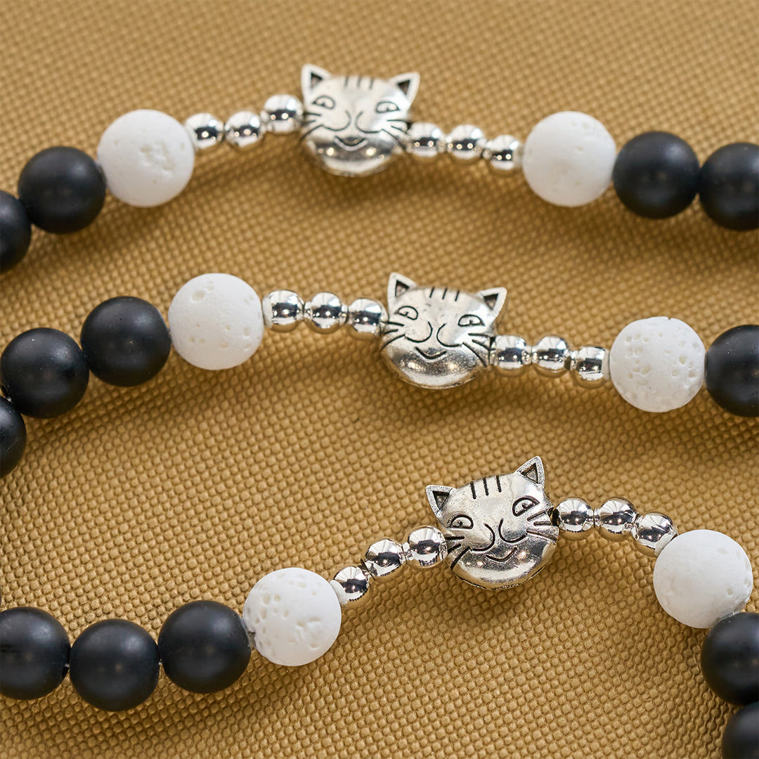 Christianartworkshop Bracelet et chapelet animalier en pierre de lave noire et blanche mate avec pendentifs chat et vache - image 8