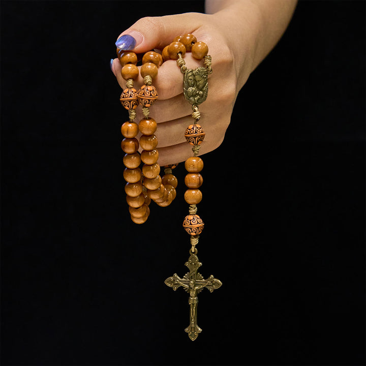 Christianartworkshop Chapelet artisanal en bois d'olivier (perles de 10 mm) orné de la Sainte Famille et du crucifix, pour la prière. - image 1