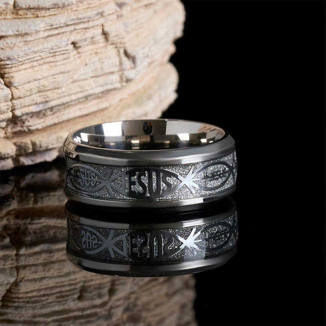 Bague rustique en acier inoxydable Christianartworkshop : « Jésus » en forme de poisson - Argent - US 13 - image 4