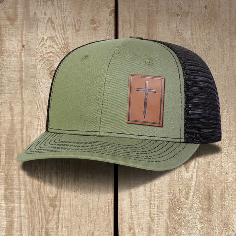 Christianartworkshop Chapeau Faith avec écusson en cuir et croix cloutée « La foi plutôt que la peur » - Vert armée - image 0