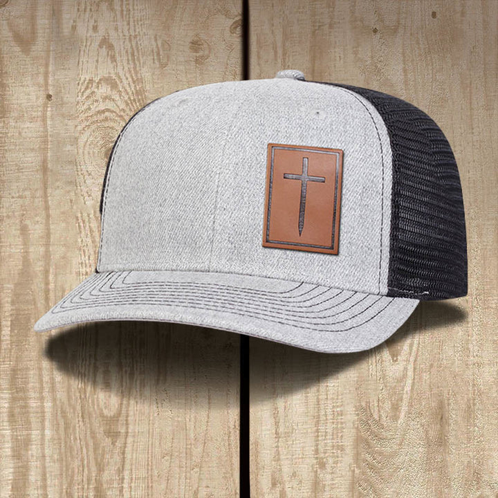 Christianartworkshop Chapeau Faith avec écusson en cuir et croix cloutée « La foi plutôt que la peur » - Gris clair - image 2