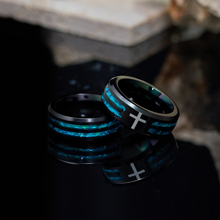 Bague croix moderne en acier titane avec incrustation bleue laser (Christianartworkshop) : Sérénité dans la lumière bleue du Christ - US 13 - image 0