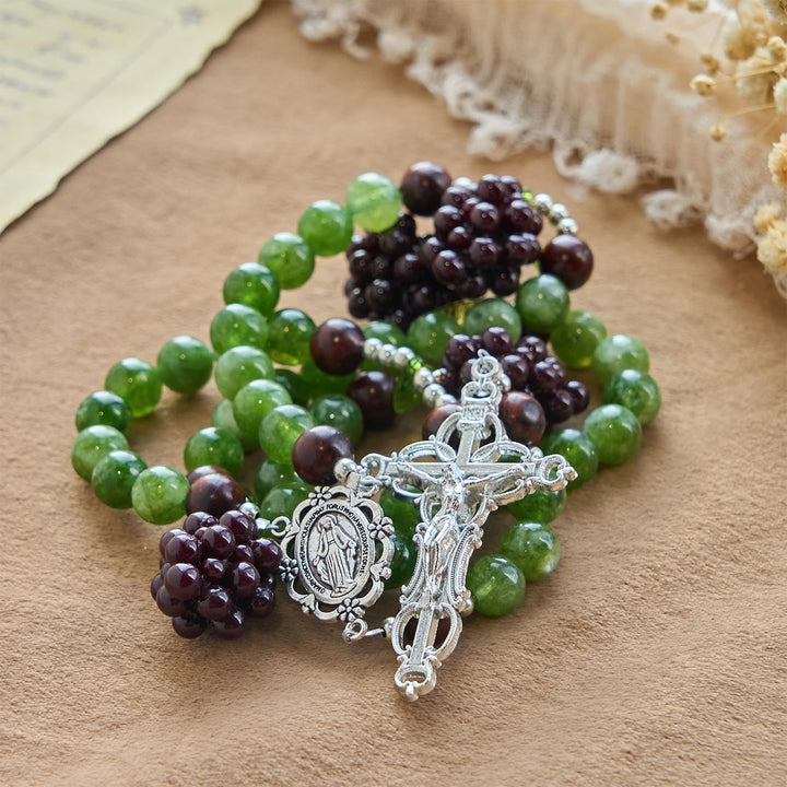 Chapelet en perles de raisin vertes et violettes inspiré par le Christ, la Vraie Vigne, de Christianartworkshop - image 4