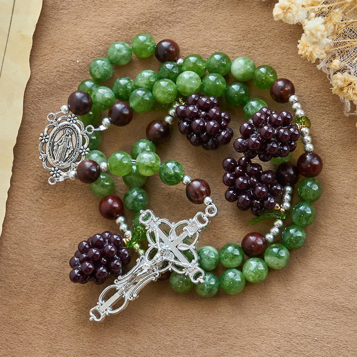 Chapelet en perles de raisin vertes et violettes inspiré par le Christ, la Vraie Vigne, de Christianartworkshop - image 3