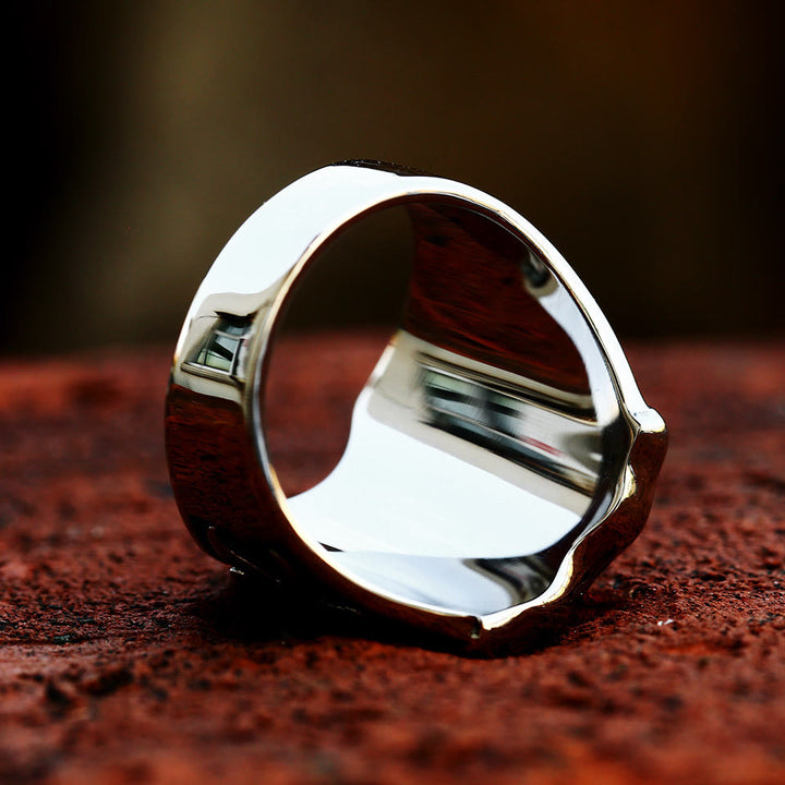 Bague médiévale en forme de croix rouge avec motif chevaleresque et détails gravés, signée Christianartworkshop - image 11