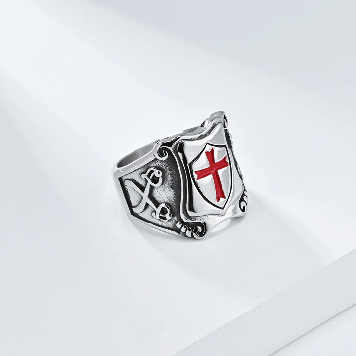 Bague médiévale en forme de croix rouge avec motif chevaleresque et détails gravés, signée Christianartworkshop - image 9