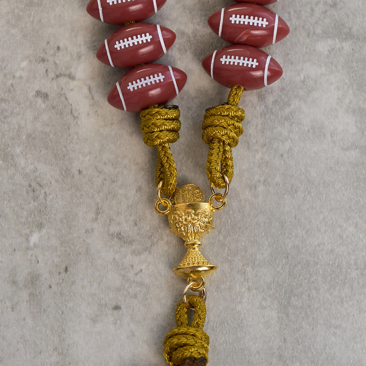 Christianartworkshop Bénédiction du Saint Graal avec un chapelet de football rouge et un cordon doré : Prière pour la force - image 6