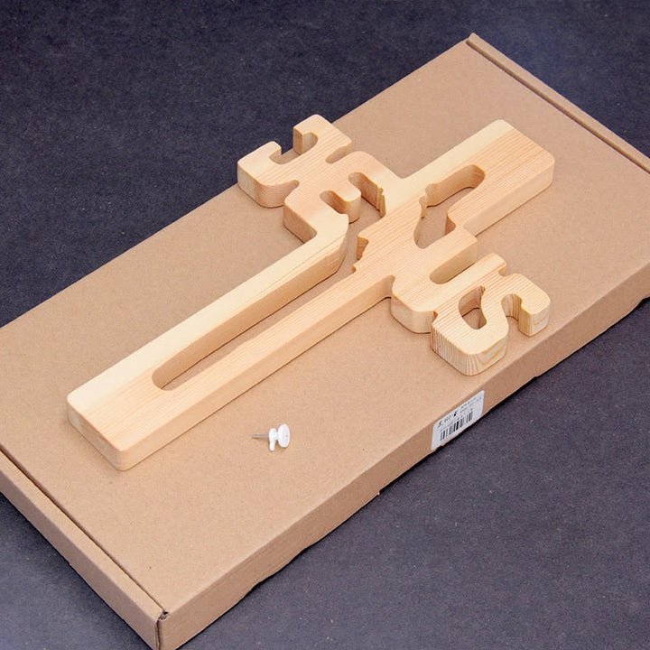 Christianartworkshop Croix murale en bois de pin représentant la silhouette de Jésus, avec un motif sculpté ajouré. - image 6