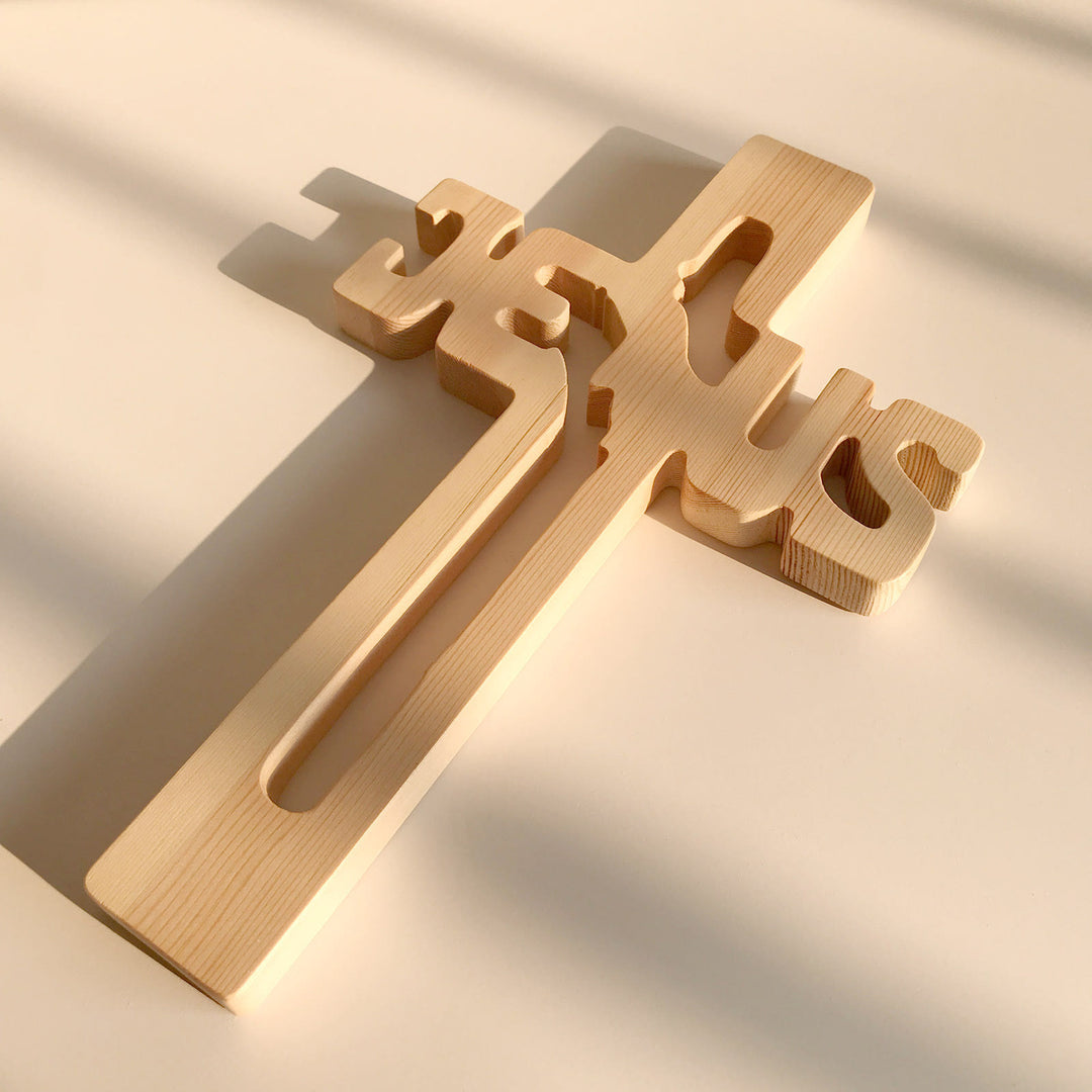Christianartworkshop Croix murale en bois de pin représentant la silhouette de Jésus, avec un motif sculpté ajouré. - image 2