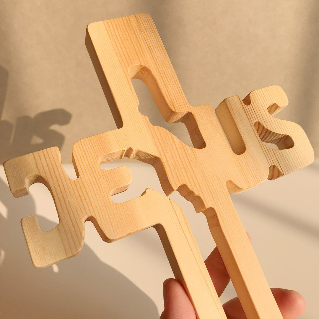Christianartworkshop Croix murale en bois de pin représentant la silhouette de Jésus, avec un motif sculpté ajouré. - image 5