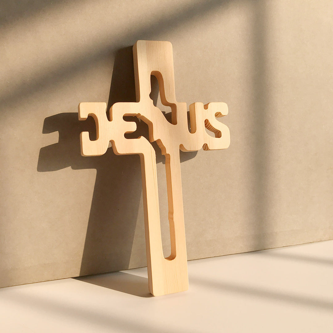 Christianartworkshop Croix murale en bois de pin représentant la silhouette de Jésus, avec un motif sculpté ajouré. - Jésus - image 0