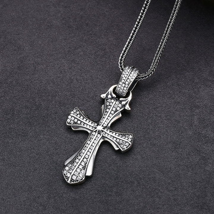 Collier croix classique en argent sterling orné de pierres étincelantes, signé Christianartworkshop : un symbole profond de foi - image 2