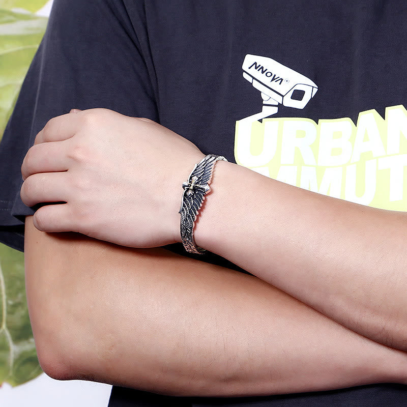 Bracelet Christianartworkshop Vintage Bicolore Argent Orné d'une Croix Aile : Un Symbole Précieux de Connexion Spirituelle - image 1