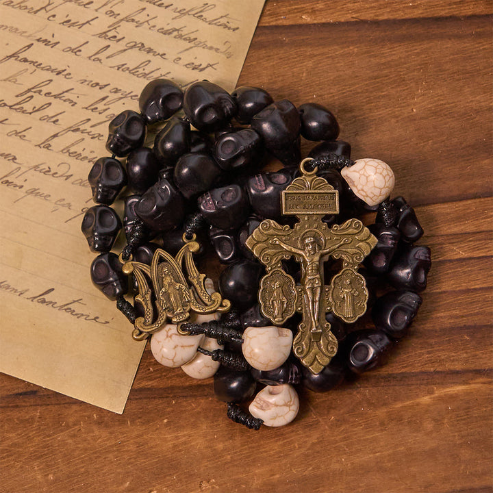 Christianartworkshop Lumière sur les ténèbres - Crucifix de la Miséricorde pour le Pardon avec chapelet à grains noirs en forme de crâne - image 5