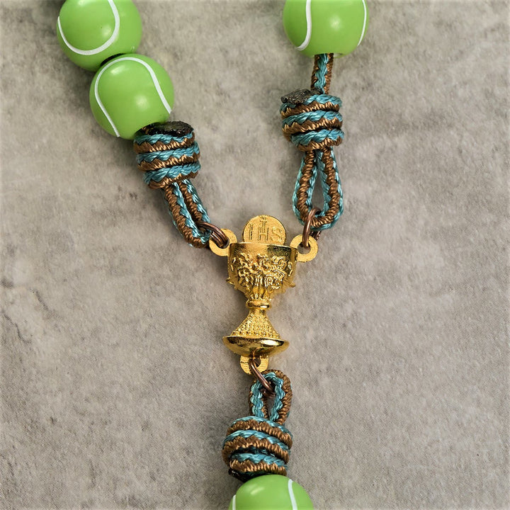 Christianartworkshop Crucifix de la Victoire avec chapelet de prière dynamique inspiré du tennis : la foi rencontre la passion sportive - image 7