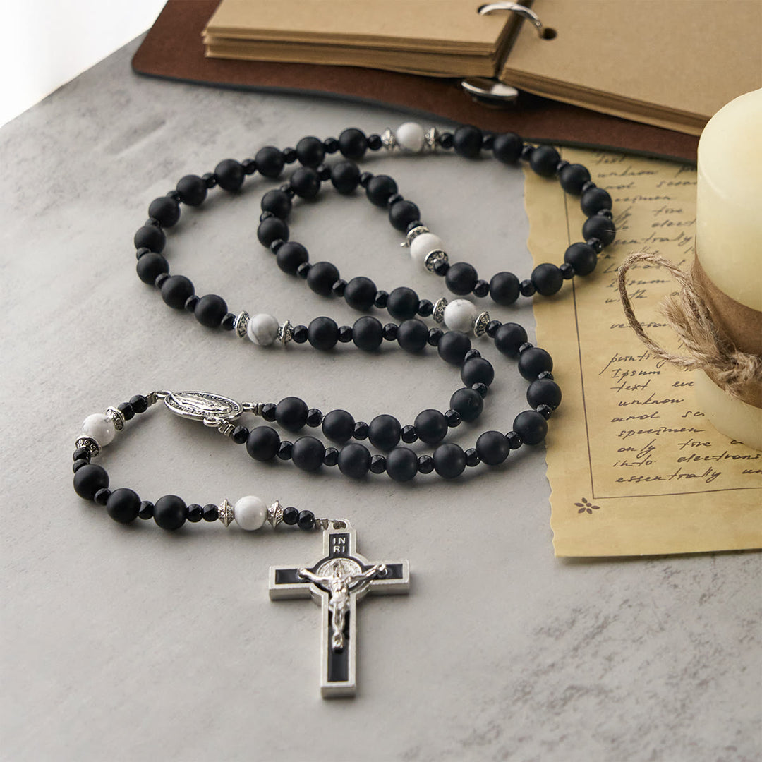 Christianartworkshop Chapelet artisanal en perles noires mates avec crucifix et Notre-Dame de Guadalupe - image 2