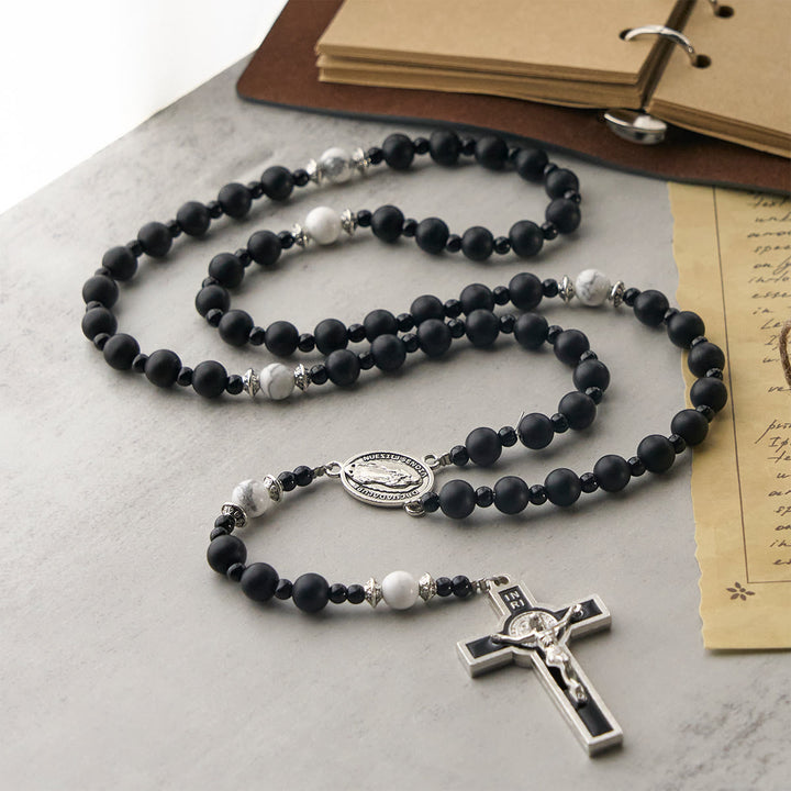 Christianartworkshop Chapelet artisanal en perles noires mates avec crucifix et Notre-Dame de Guadalupe - Notre-Dame de Guadalupe et le Crucifix - image 0