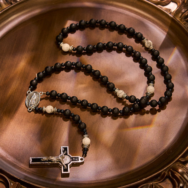 Christianartworkshop Chapelet artisanal en perles noires mates avec crucifix et Notre-Dame de Guadalupe - image 3