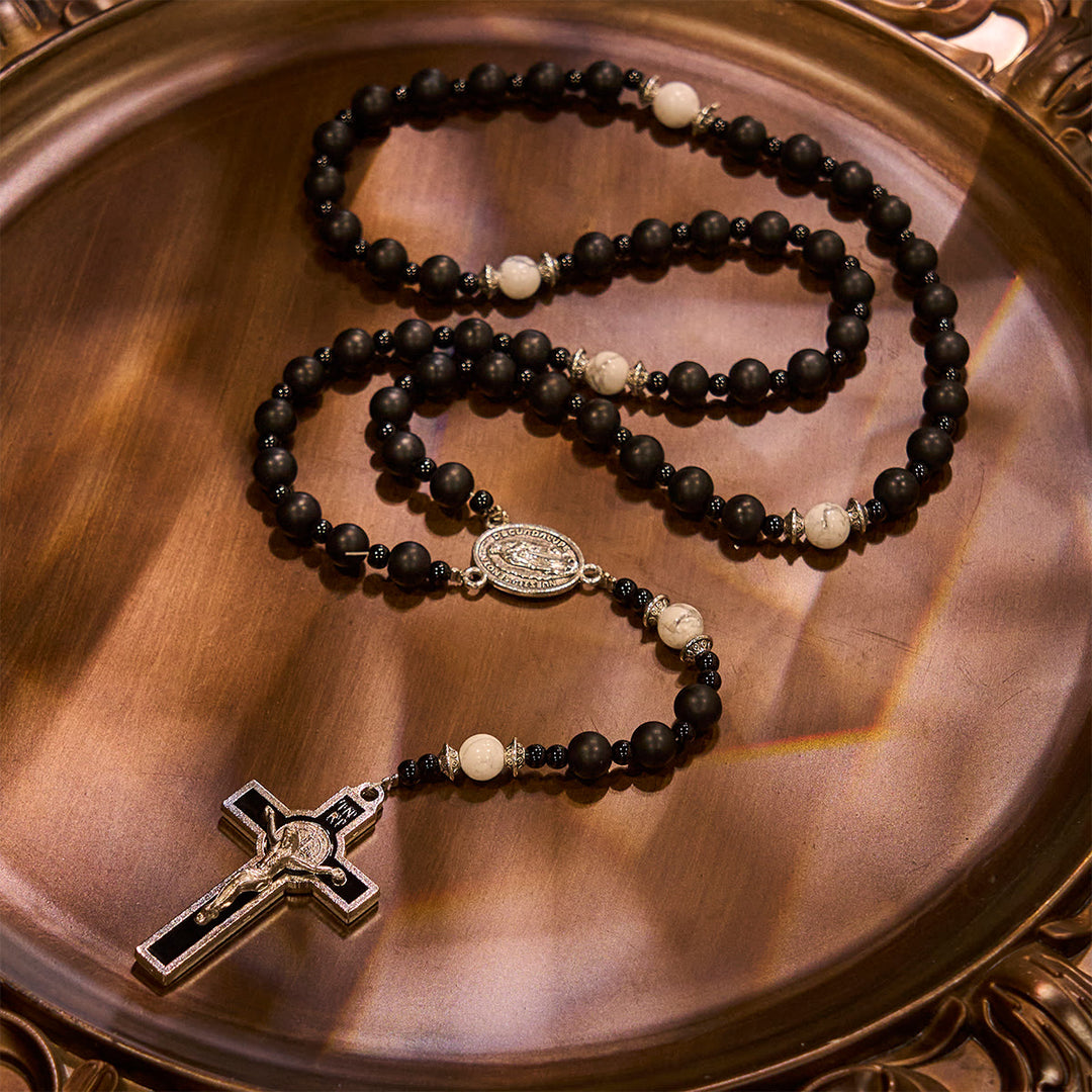 Christianartworkshop Chapelet artisanal en perles noires mates avec crucifix et Notre-Dame de Guadalupe - image 4