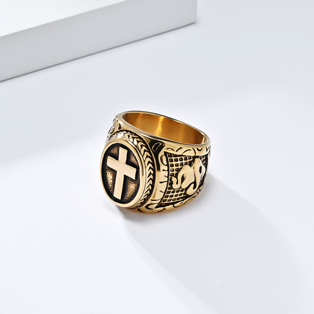 Bague croix métallique Christianartworkshop avec détail de mains jointes en prière : un choix de mode spirituelle - image 6