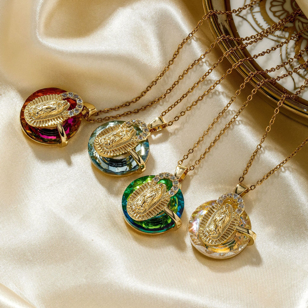 Christianartworkshop Colliers multicolores en cristal Notre-Dame : Bijoux artistiques empreints de foi - image 1