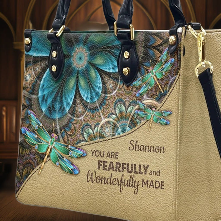 Christianartworkshop Sac à main en cuir personnalisé avec motif floral libellule et citation biblique - image 6