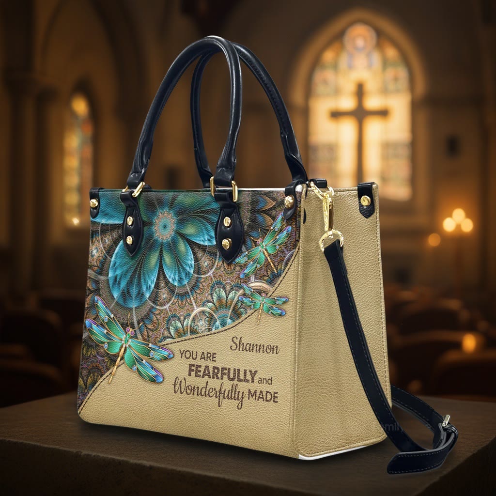 Christianartworkshop Sac à main en cuir personnalisé avec motif floral libellule et citation biblique - image 5