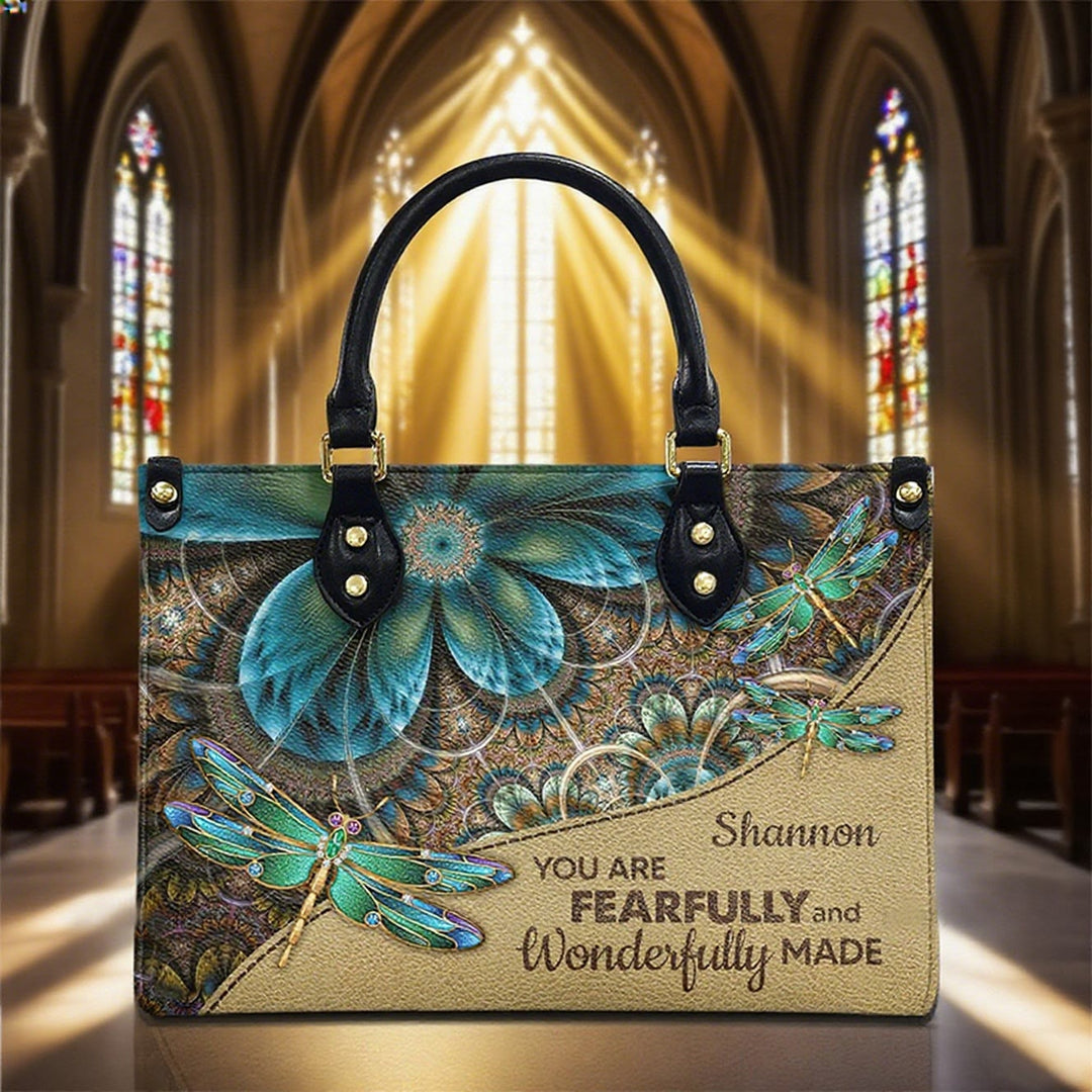 Christianartworkshop Sac à main en cuir personnalisé avec motif floral libellule et citation biblique - XL - Standard (sans personnalisation) - image 0