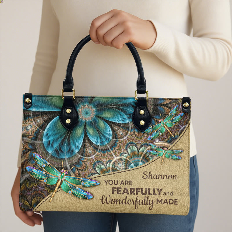 Christianartworkshop Sac à main en cuir personnalisé avec motif floral libellule et citation biblique - image 3
