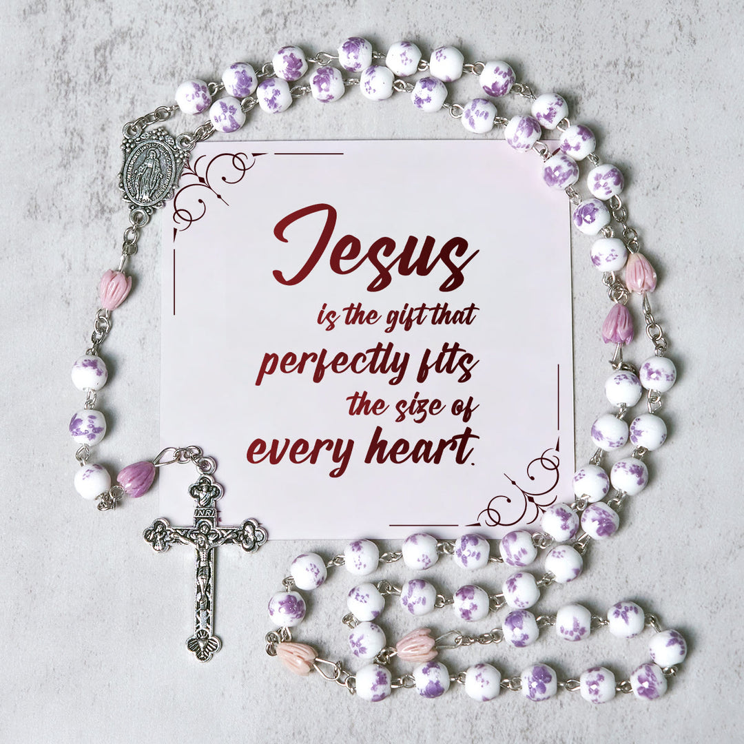 Christianartworkshop FOI PRIÉE : Chapelet fait main en perles de fleurs violettes avec carte cadeau - Jésus est le don - image 2