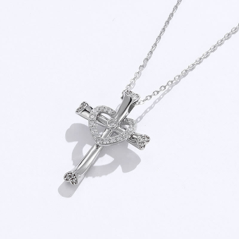 Collier croix et cœur en argent 925 et zircon de Christianartworkshop : La foi rencontre l'amour en étincelant - image 2