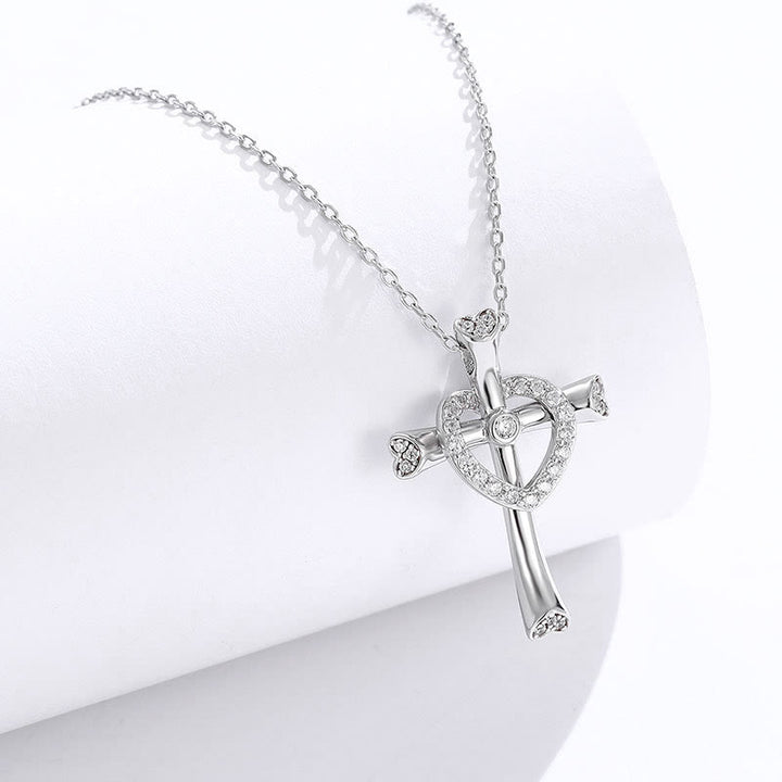 Collier croix et cœur en argent 925 et zircon de Christianartworkshop : La foi rencontre l'amour en étincelant - image 3