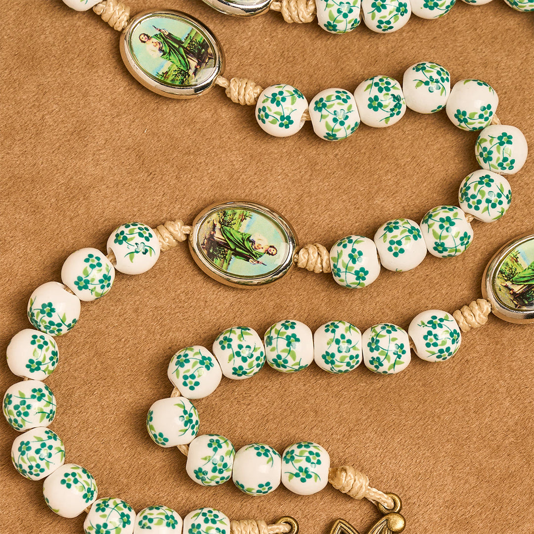 Christianartworkshop Chapelet marial élégant en perles florales vertes avec breloque de saint Jude - image 7
