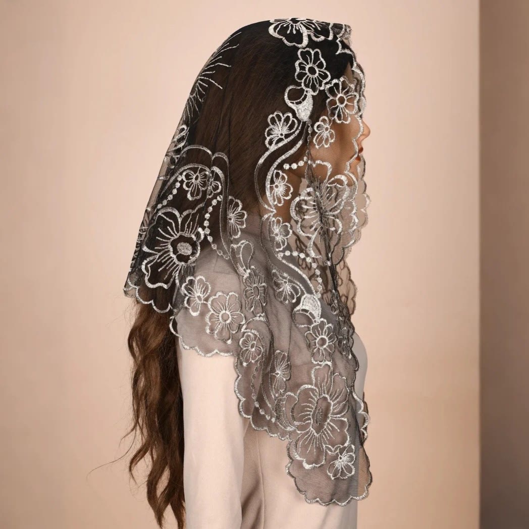 Christianartworkshop Voile de chapelle élégant en dentelle bénite avec croix et mains jointes en prière - image 3