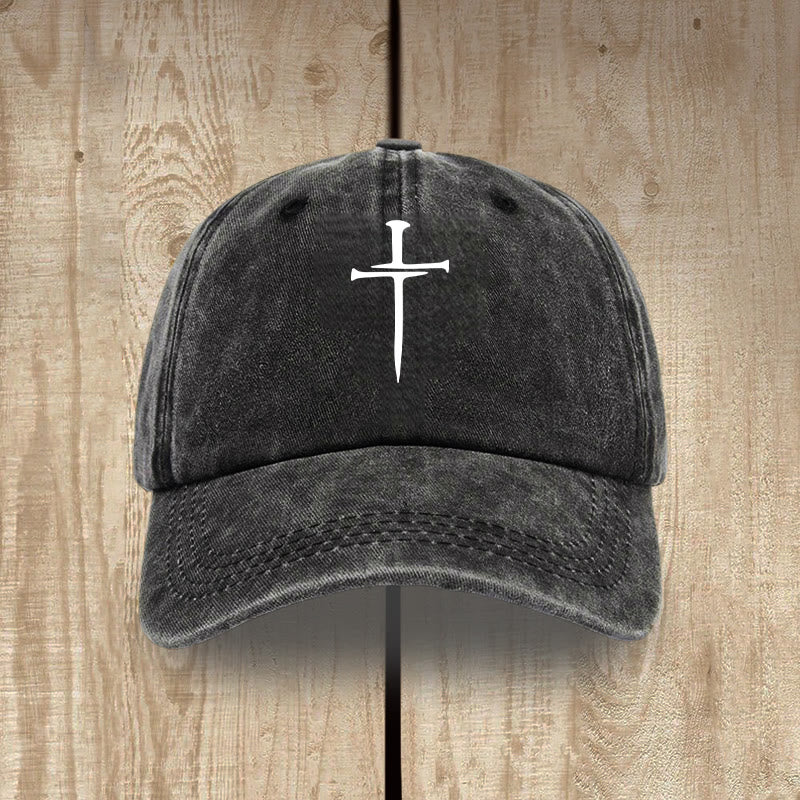 Christianartworkshop Chapeau minimaliste à trois clous en croix : la simplicité rencontre le salut - Noir - image 0