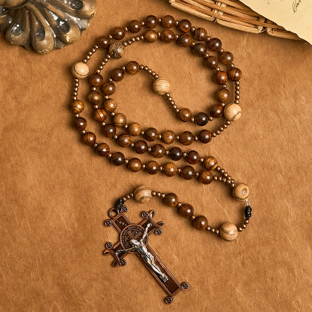 Christianartworkshop Chapelet artisanal en bois : perles aux tons naturels et crucifix de Jésus - Chapelet en bois avec crucifix - image 0
