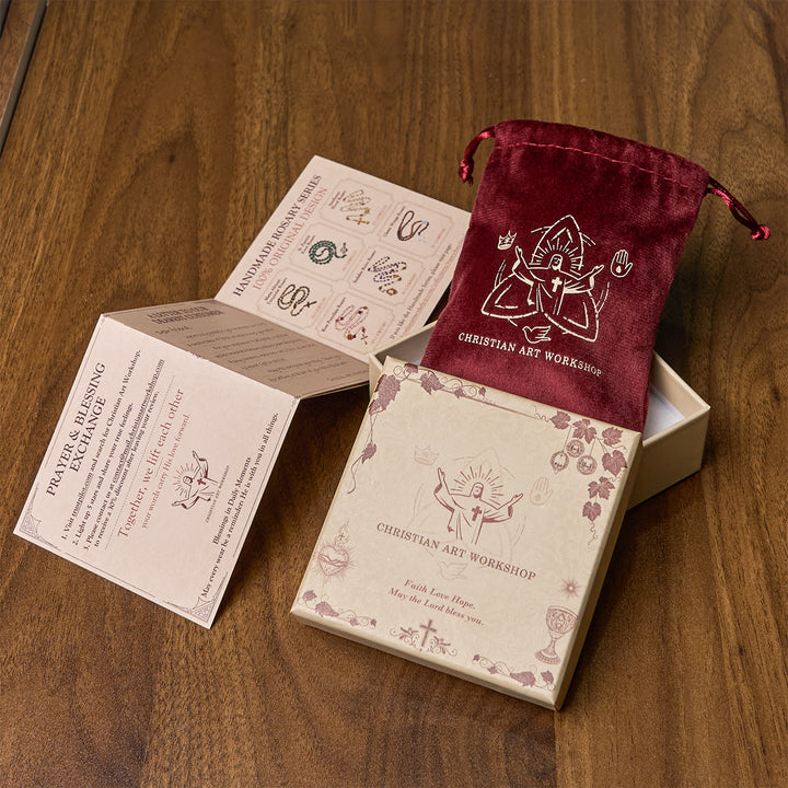 Christianartworkshop Chapelet de dévotion œil de chat et rose en lavande et rose : Centre de table dédié à la Sainte Vierge pour une prière douce - image 18