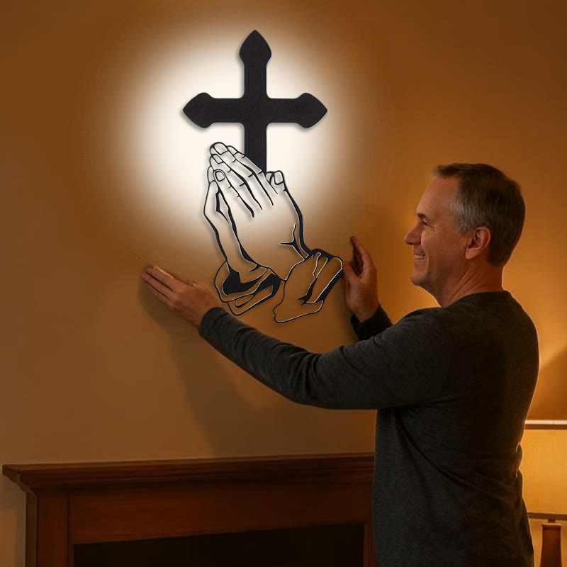 Christianartworkshop Décoration murale classique en métal noir représentant des mains jointes en prière et une croix - image 1