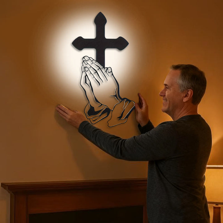 Christianartworkshop Décoration murale classique en métal noir représentant des mains jointes en prière et une croix - image 1