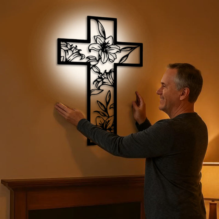 Christianartworkshop Décoration murale classique en métal noir avec croix florale de lys - image 1