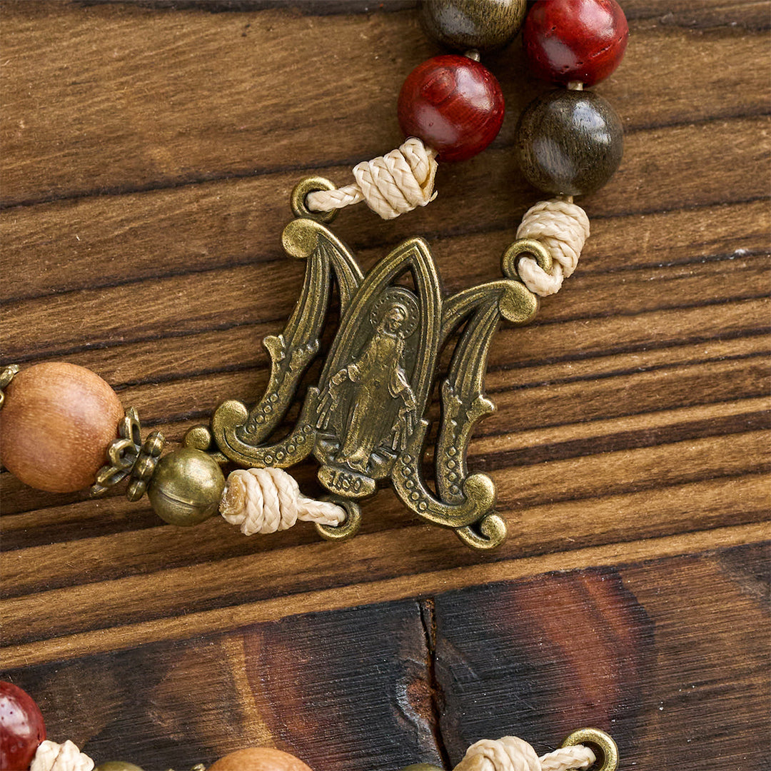 Christianartworkshop Chapelet traditionnel en bois, style Noël : perles aux tons naturels et crucifix en bronze - image 8