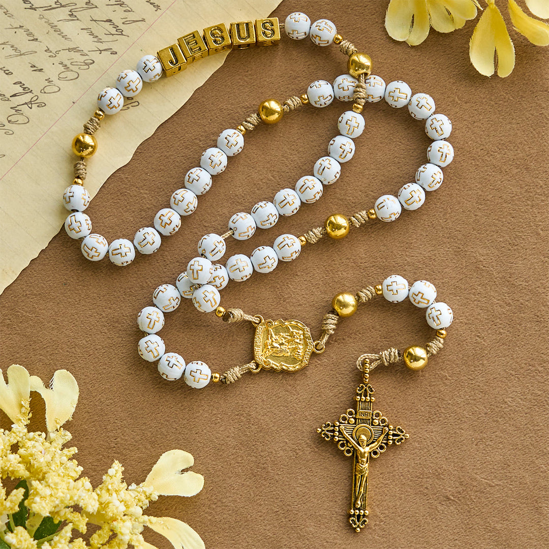 Christianartworkshop Chapelet de prière en ivoire doré avec croix, orné de la croix de saint Michel et d'une lettre personnalisée « Jésus ». - image 3