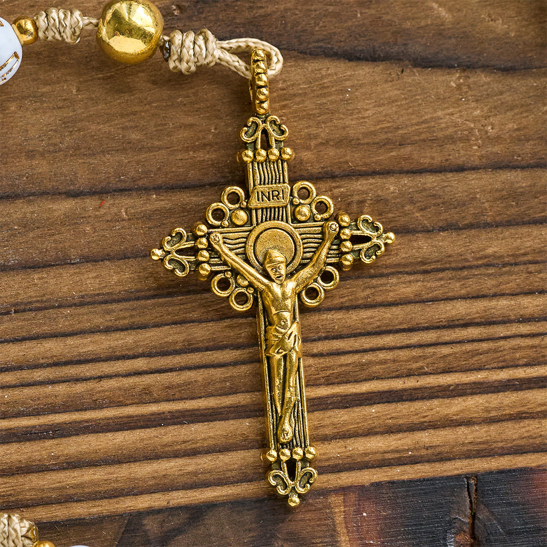 Christianartworkshop Chapelet de prière en ivoire doré avec croix, orné de la croix de saint Michel et d'une lettre personnalisée « Jésus ». - image 8
