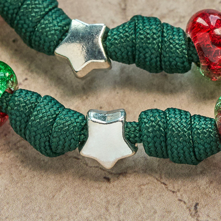 Christianartworkshop Chapelet de Noël en paracorde avec la bénédiction de la Sainte Famille et des perles rouges et vertes brillantes. - image 11