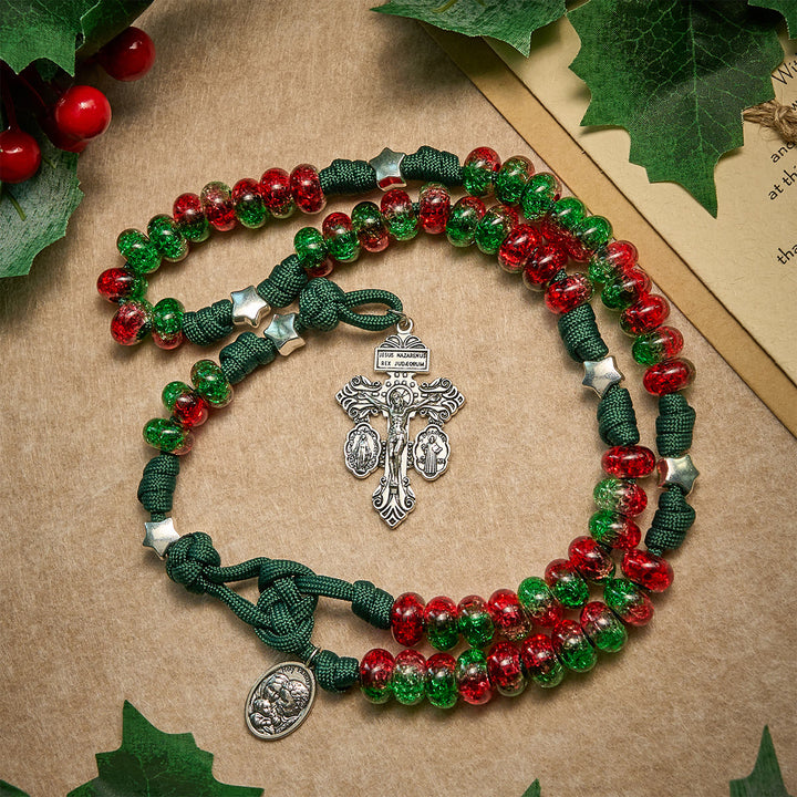 Christianartworkshop Chapelet de Noël en paracorde avec la bénédiction de la Sainte Famille et des perles rouges et vertes brillantes. - Chapelet de Noël - image 0