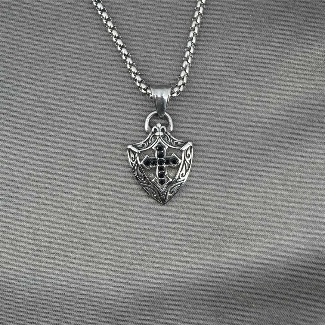 Christianartworkshop Collier crucifix orné en forme de bouclier avec incrustations de zircons noirs - image 3