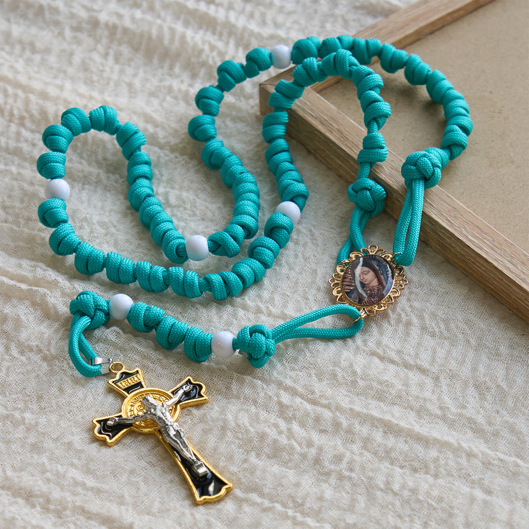 Christianartworkshop Chapelet turquoise vif à nœuds avec camée de Guadalupe : Prise en main ferme, concentration divine - image 3